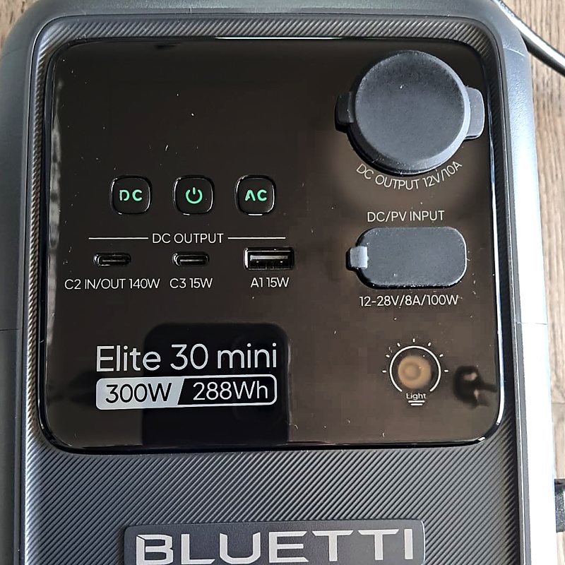 Bluetti Elite 30 Mini front panel: DC, power and AC buttons, 140W and 15W USB-C, 15W USB-A, 12V car outlet and 12-28V DC/PV input
